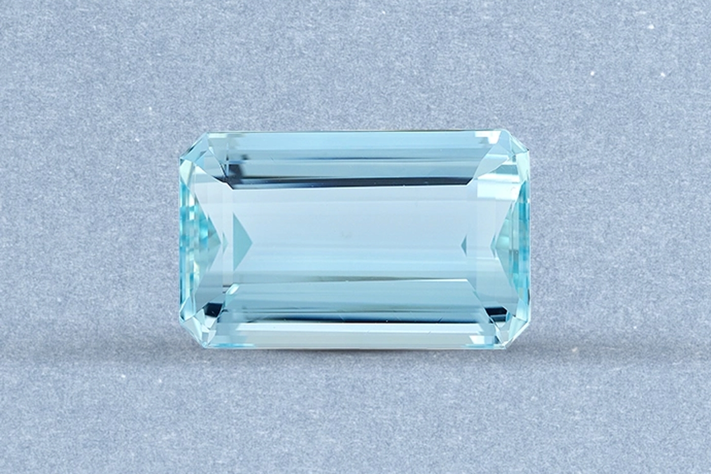 Kay Aquamarine – Emerald-cut aquamarine gemstone with a pale icy blue color, step-cut facets, and elegant rectangular silhouette.