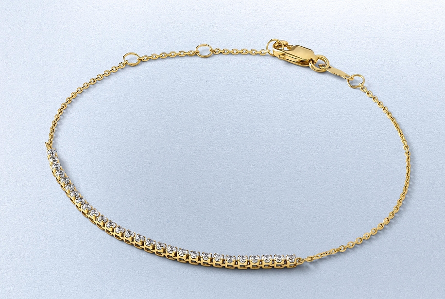 Kay gold vermeil diamond station bracelet featuring a curved row of sparkling round diamonds on a delicate adjustable chain