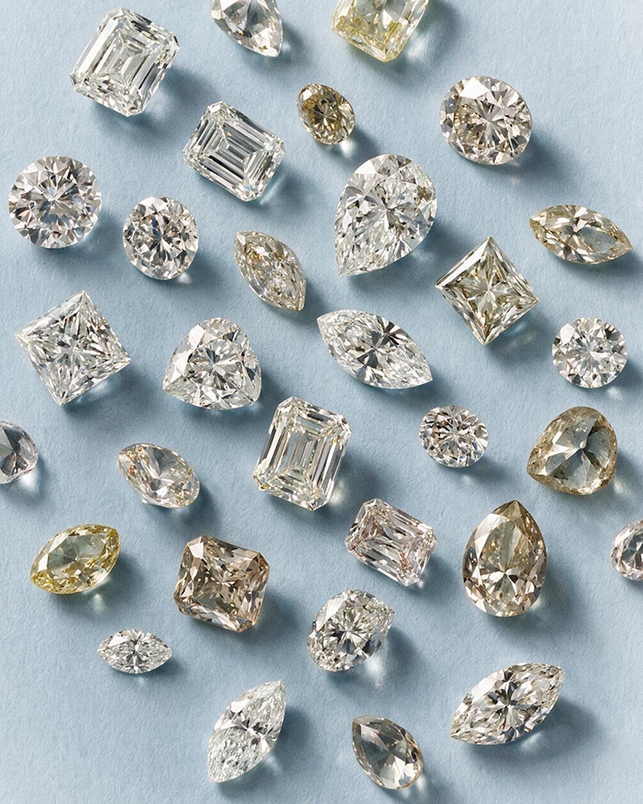 Scattered diamonds of varying clarity