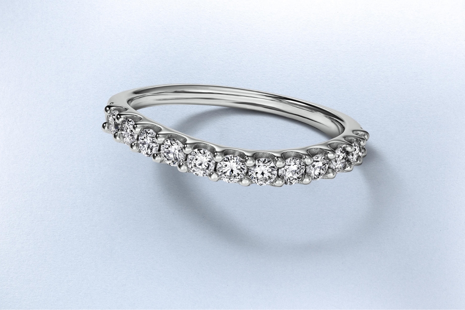 Women's diamond wedding ring
