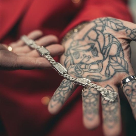 Check out jewelry worn by Teddy Swims on tour