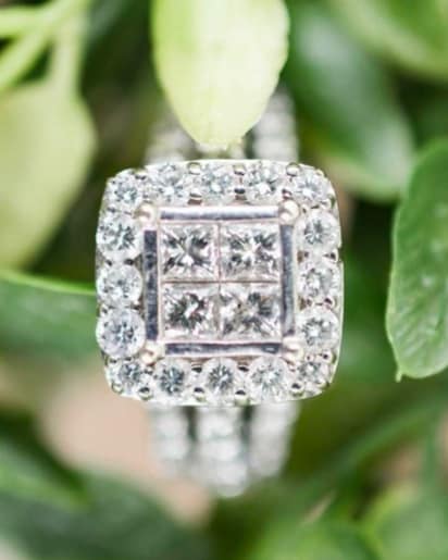 Princess cut diamond engagement ring