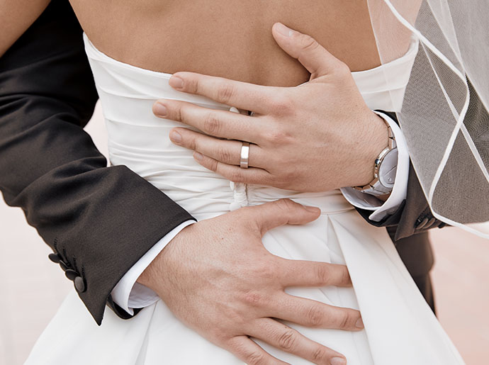 Discover the perfect gift to give your groom